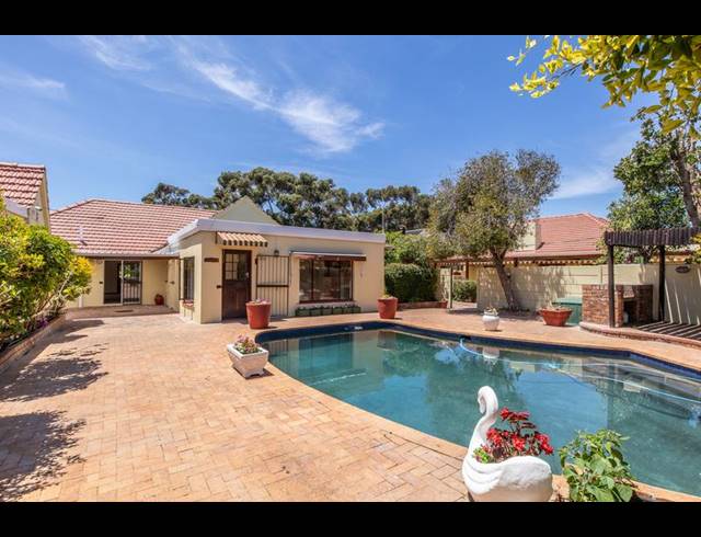 5 BEDROOM HOUSE FOR SALE IN BERGVLIET